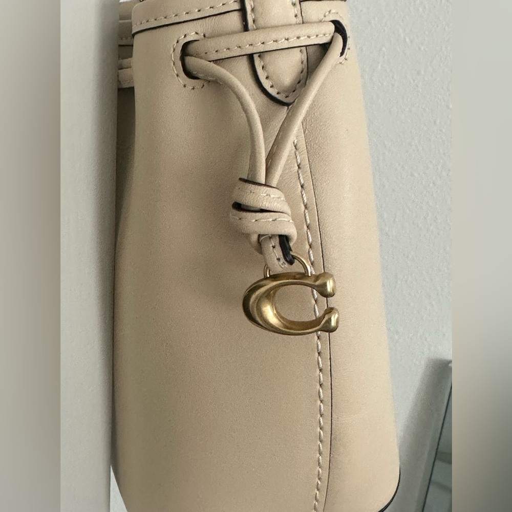 Coach bucket bag - Picture 3 of 6